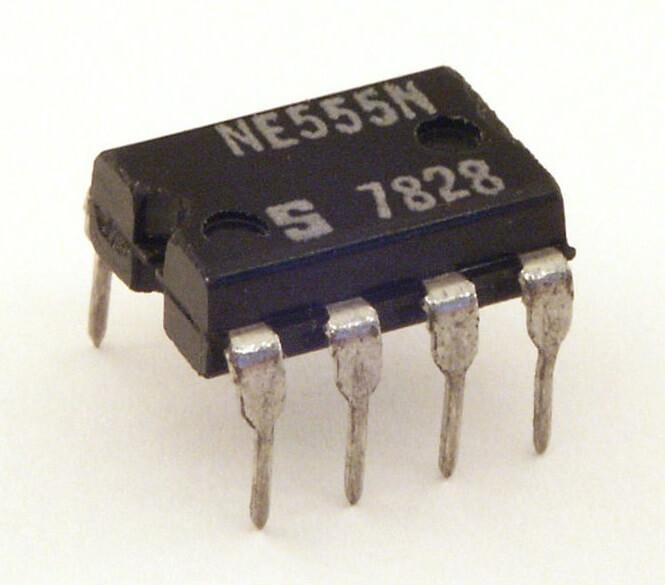 NE555 (Timer IC)